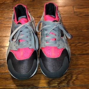 Nike Huaraches—-Girls
